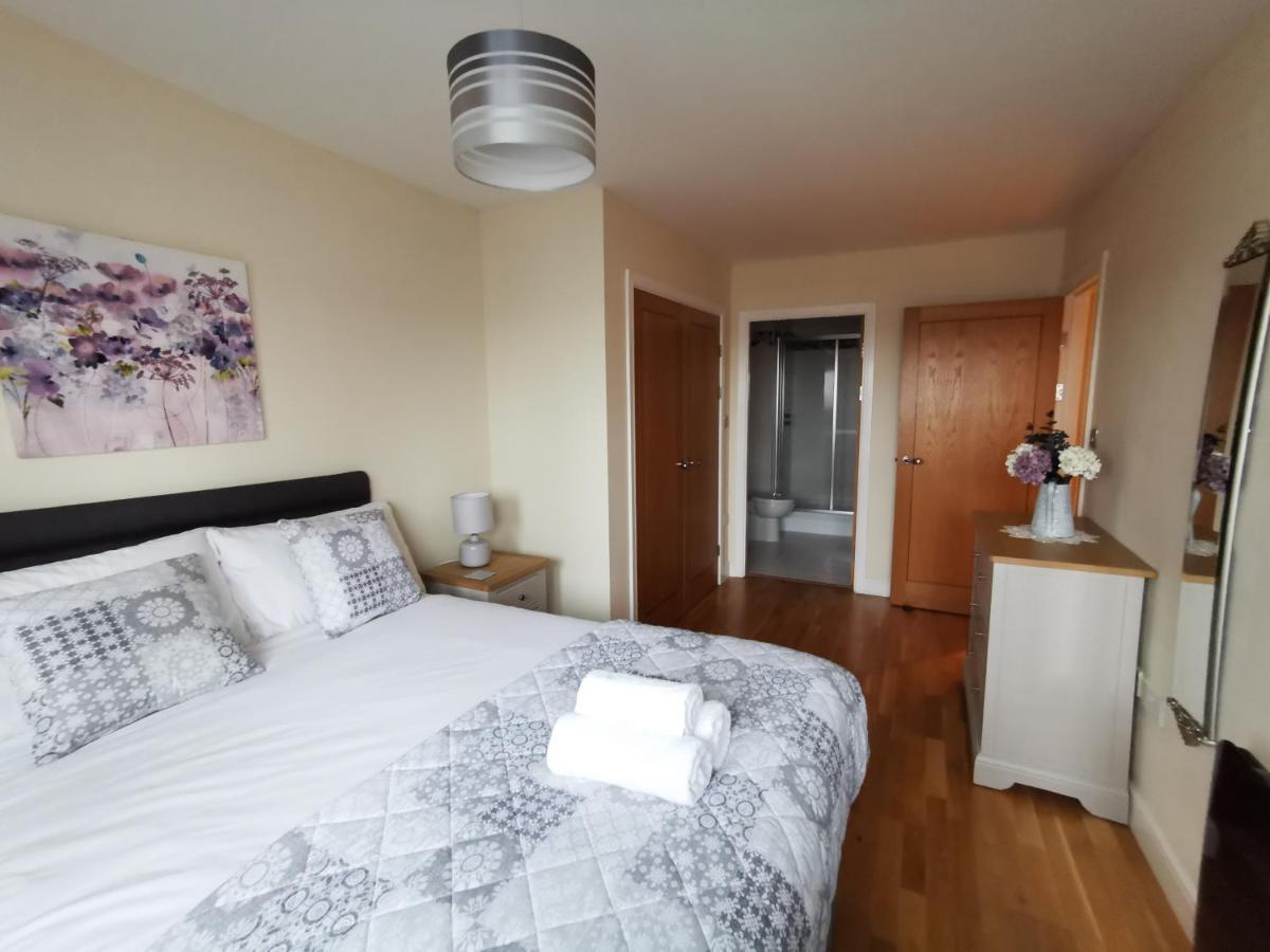 2 Bedroom City Centre Apartment With Free Parking Cardiff Esterno foto